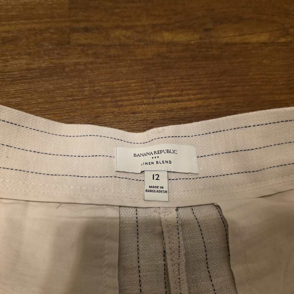 Banana Republic Cream Pinstripe Linen Blend Shorts - Picture 3 of 5